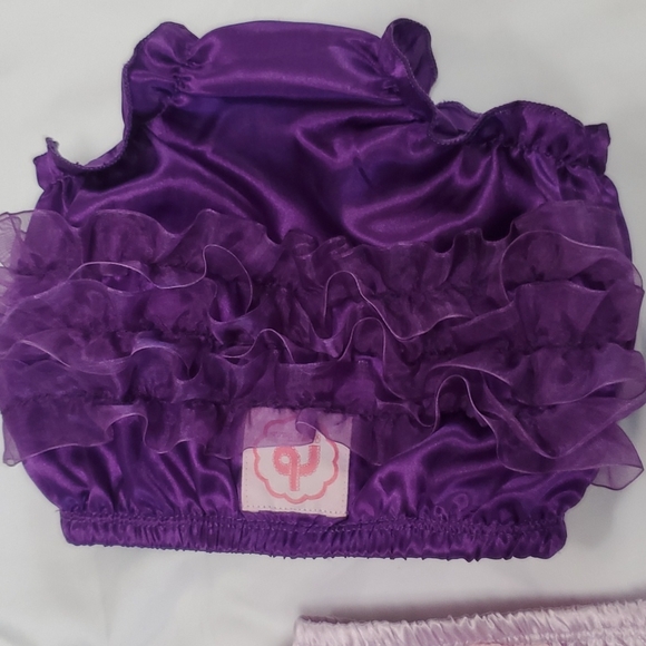 Silly ruffle butts - Picture 8 of 8